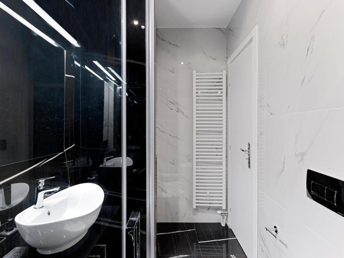 Elegant Apartment In Glyfada Атина Екстериор снимка